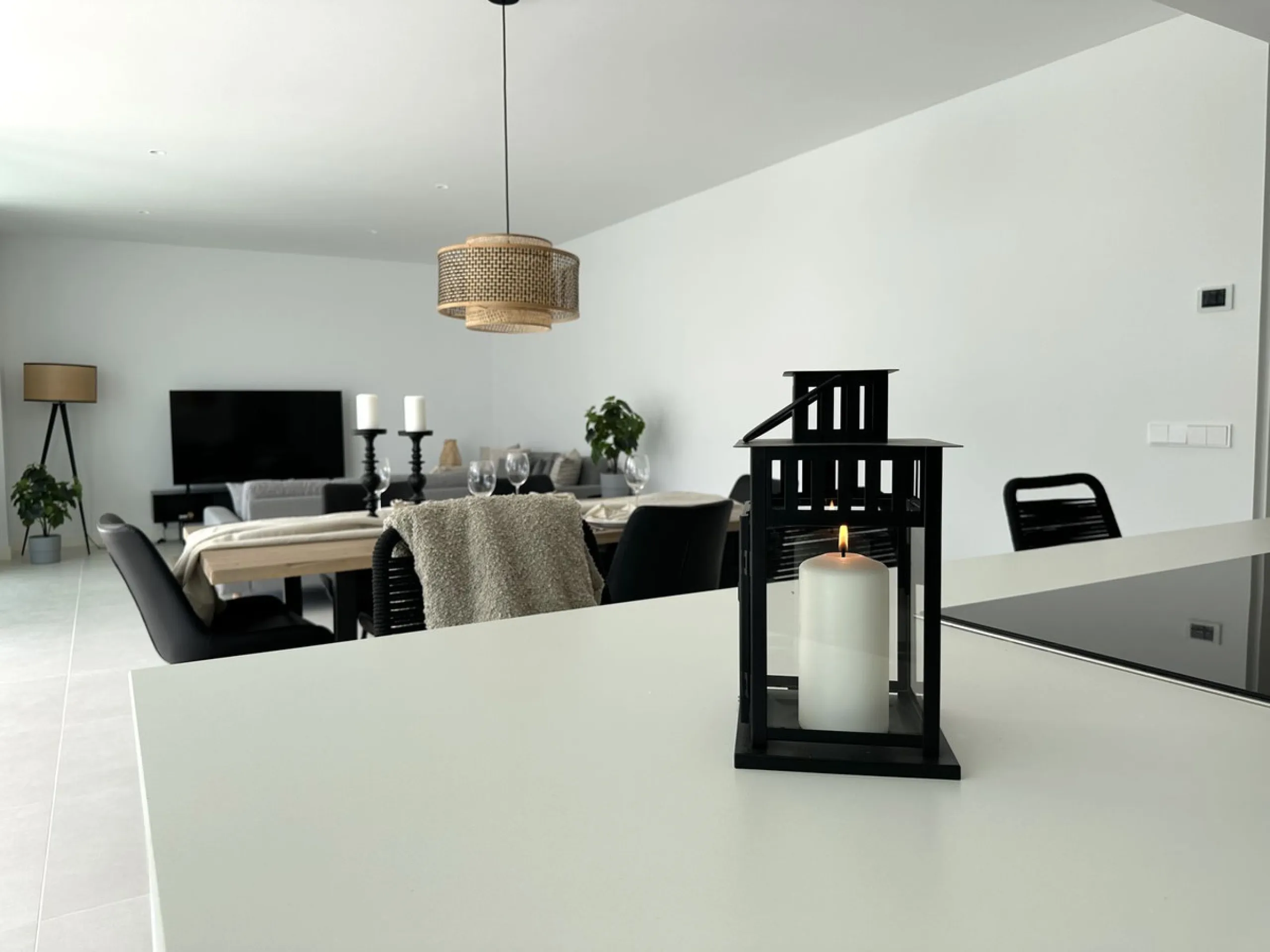 Welcome to this exclusive apartment in the highly sought-after La Reserva del Higuerón – a home that perfectly combines modern design with high comfort.
