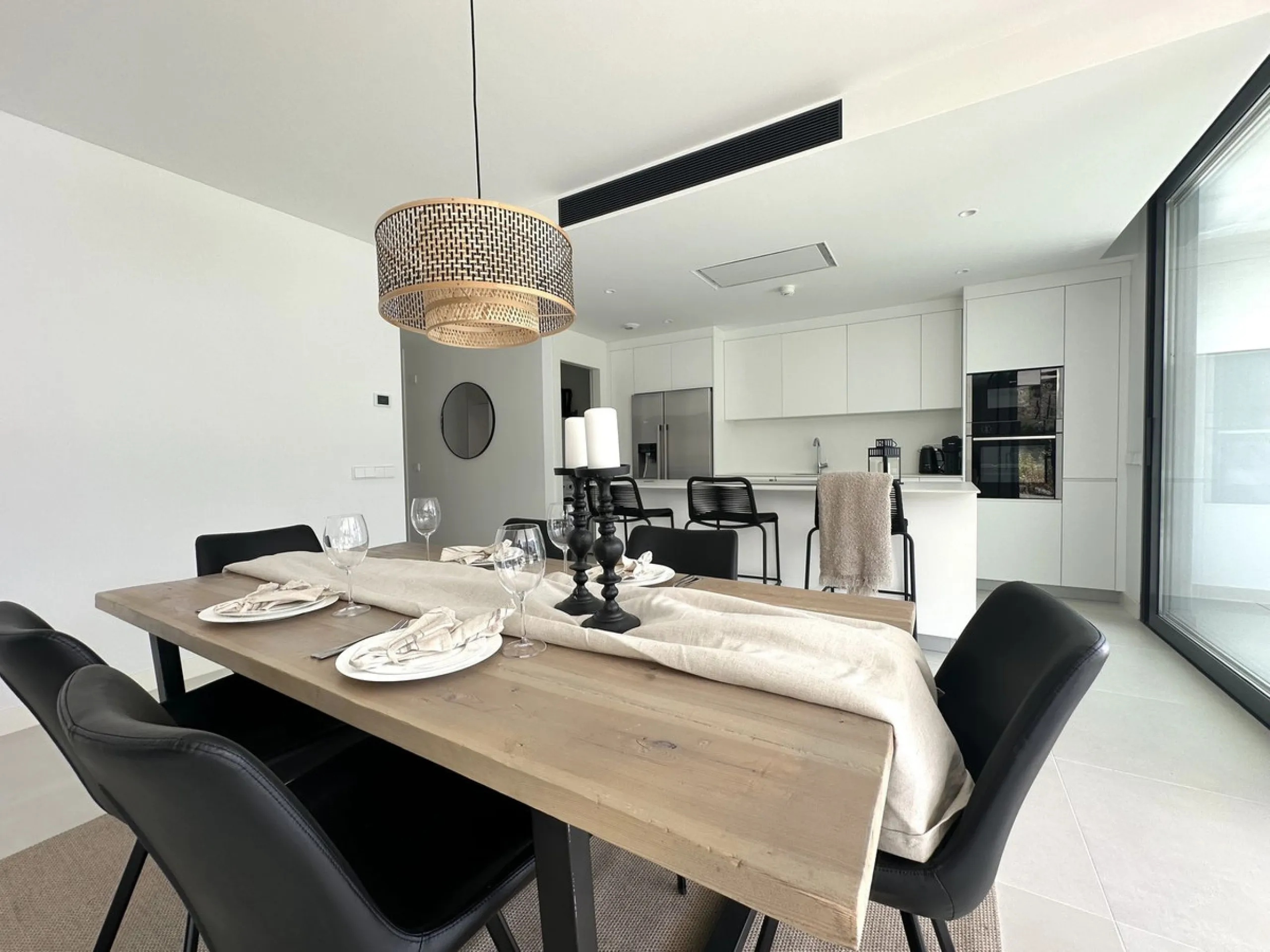 Welcome to this exclusive apartment in the highly sought-after La Reserva del Higuerón – a home that perfectly combines modern design with high comfort.