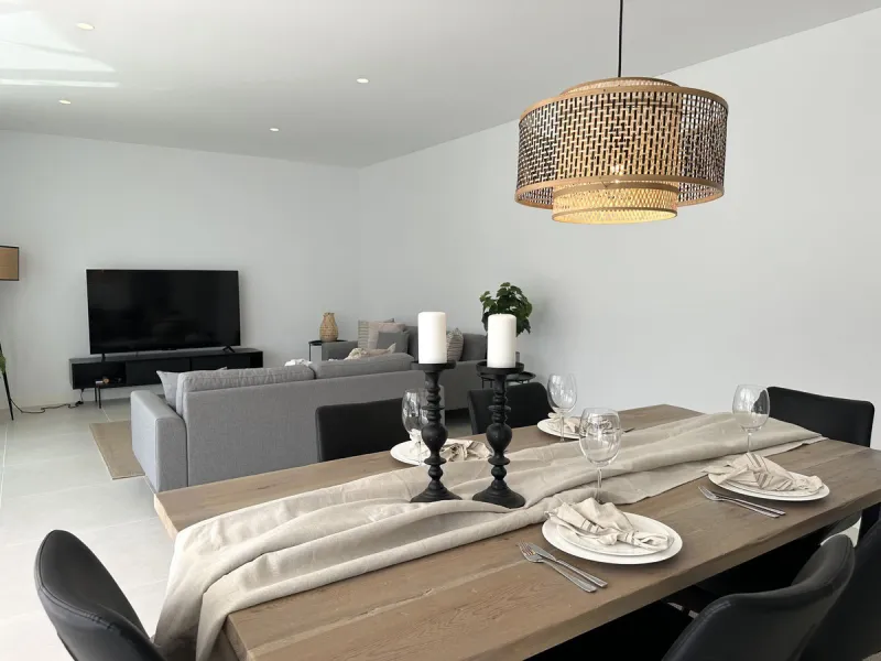 Welcome to this exclusive apartment in the highly sought-after La Reserva del Higuerón – a home that perfectly combines modern design with high comfort.