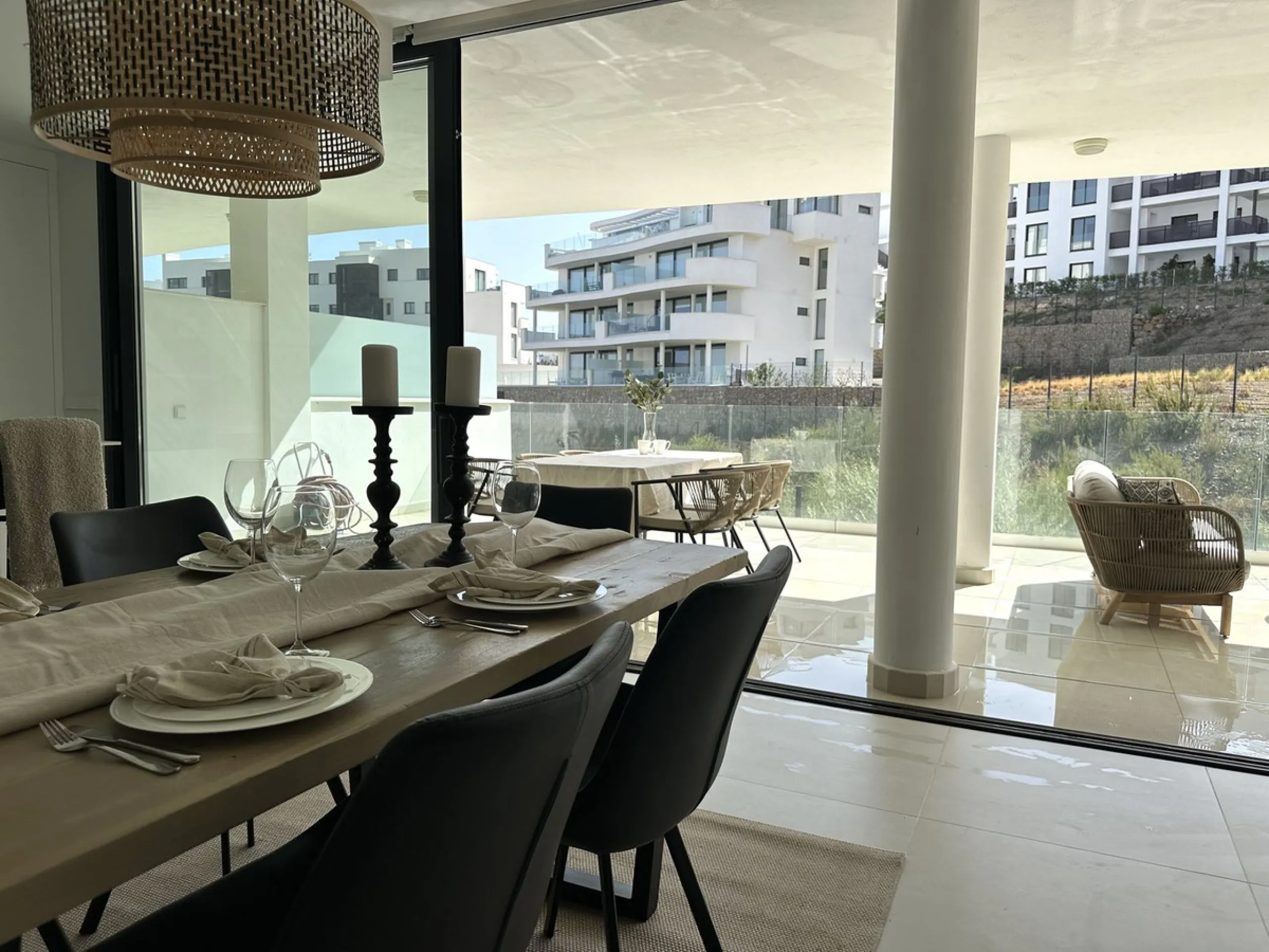 Welcome to this exclusive apartment in the highly sought-after La Reserva del Higuerón – a home that perfectly combines modern design with high comfort.