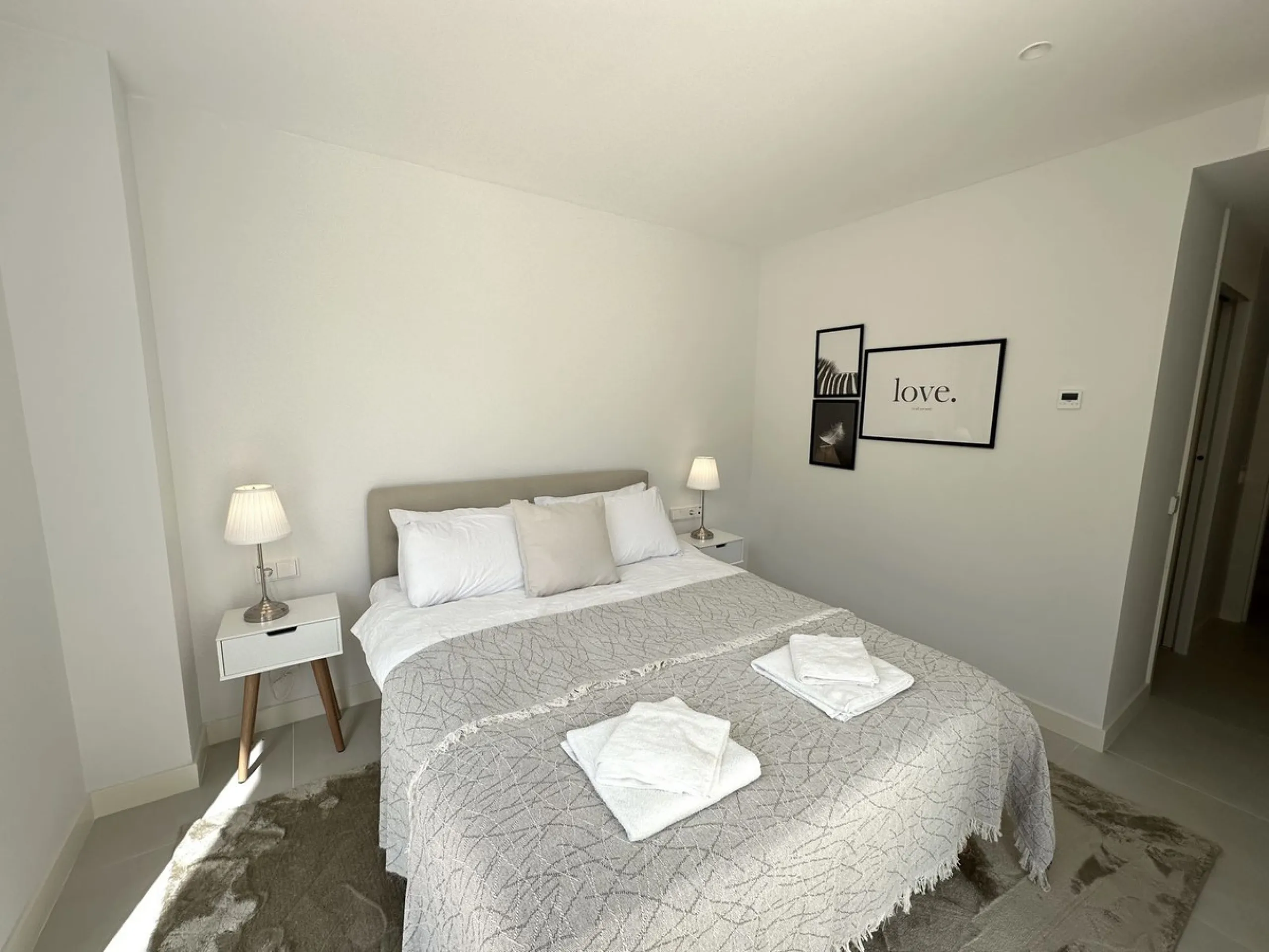 Welcome to this exclusive apartment in the highly sought-after La Reserva del Higuerón – a home that perfectly combines modern design with high comfort.