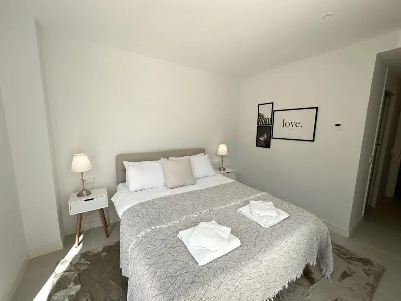 Welcome to this exclusive apartment in the highly sought-after La Reserva del Higuerón – a home that perfectly combines modern design with high comfort.