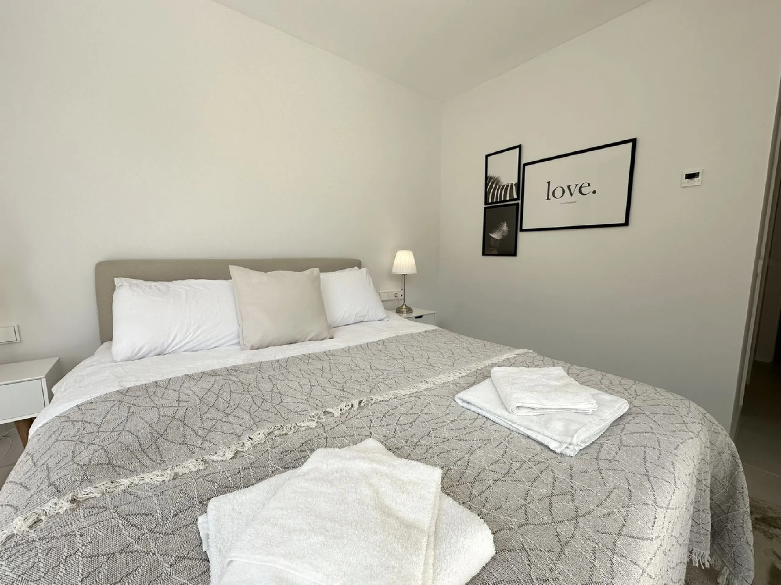 Welcome to this exclusive apartment in the highly sought-after La Reserva del Higuerón – a home that perfectly combines modern design with high comfort.