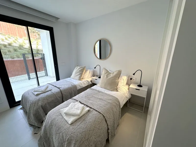 Welcome to this exclusive apartment in the highly sought-after La Reserva del Higuerón – a home that perfectly combines modern design with high comfort.