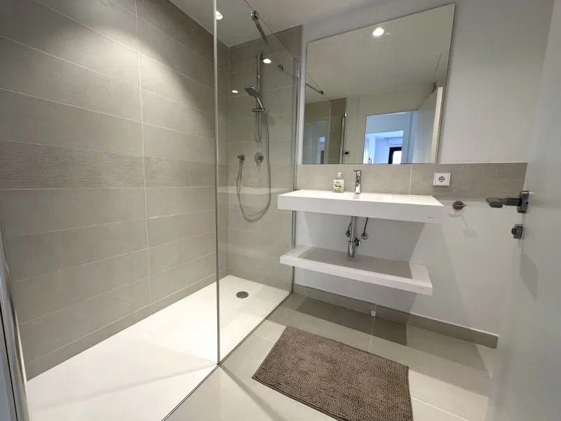 Welcome to this exclusive apartment in the highly sought-after La Reserva del Higuerón – a home that perfectly combines modern design with high comfort.