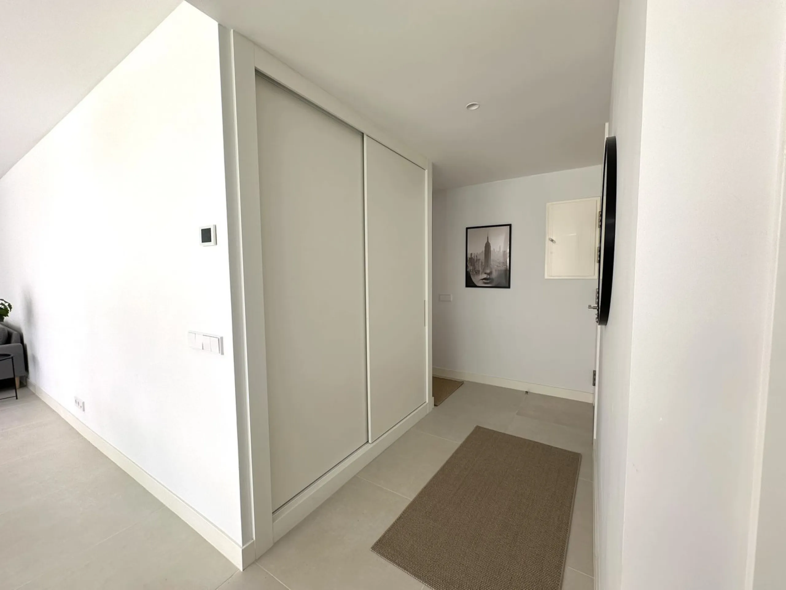 Welcome to this exclusive apartment in the highly sought-after La Reserva del Higuerón – a home that perfectly combines modern design with high comfort.