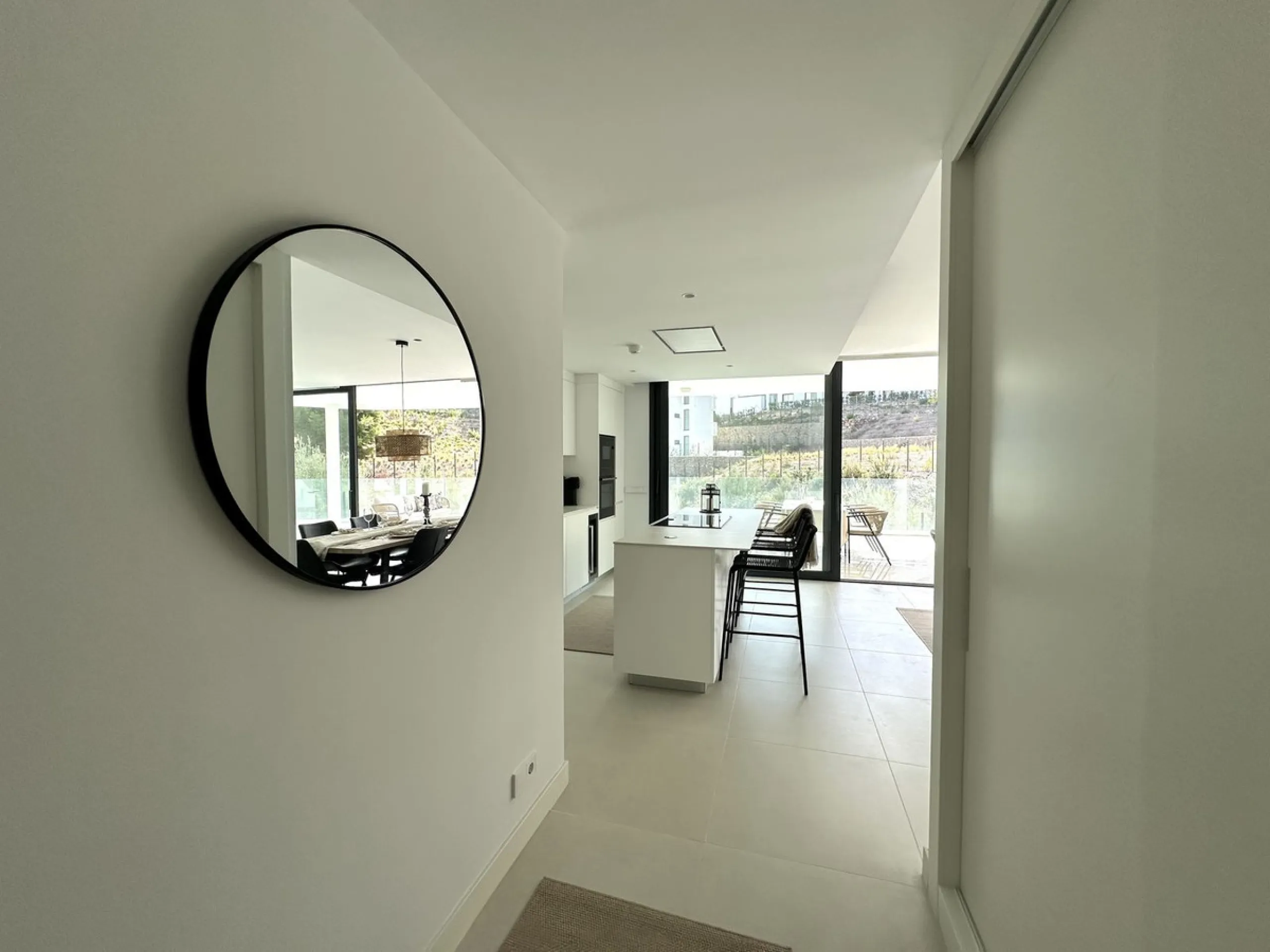 Welcome to this exclusive apartment in the highly sought-after La Reserva del Higuerón – a home that perfectly combines modern design with high comfort.