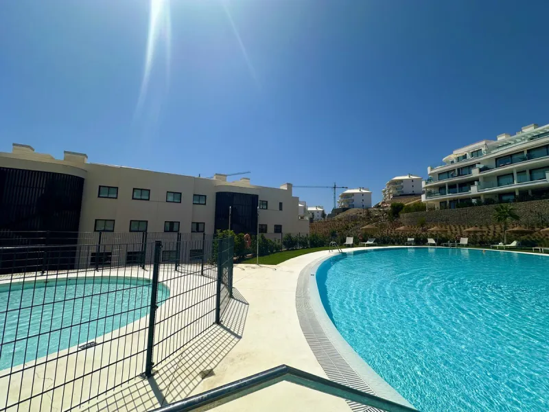 Welcome to this exclusive apartment in the highly sought-after La Reserva del Higuerón – a home that perfectly combines modern design with high comfort.