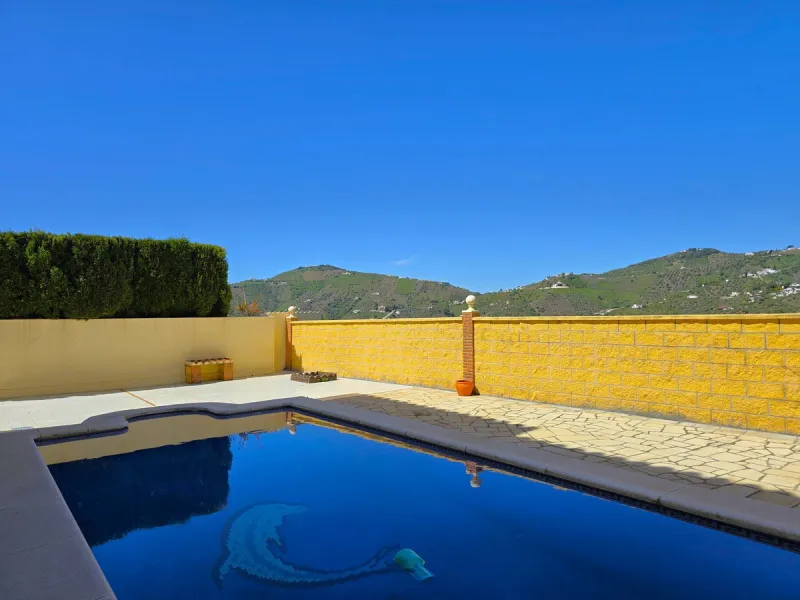Beautifull Three-Story Villa with Spectacular Views in Canillas de Albaida