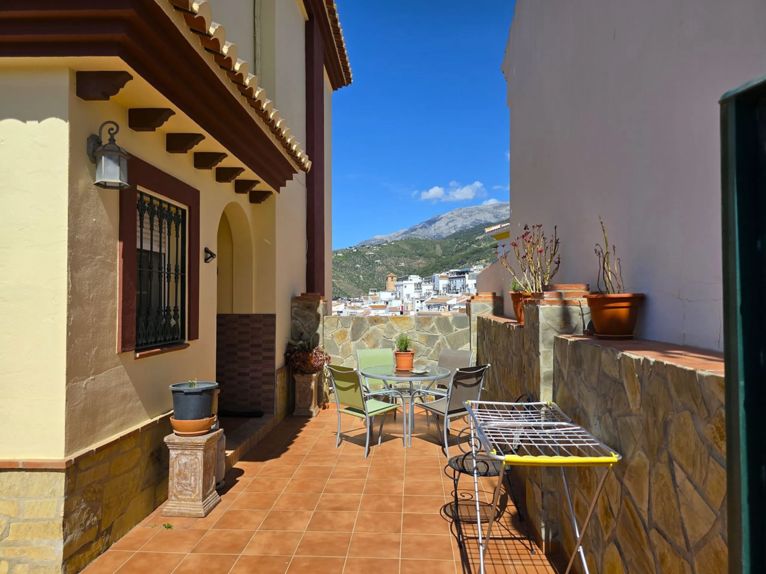 Beautifull Three-Story Villa with Spectacular Views in Canillas de Albaida