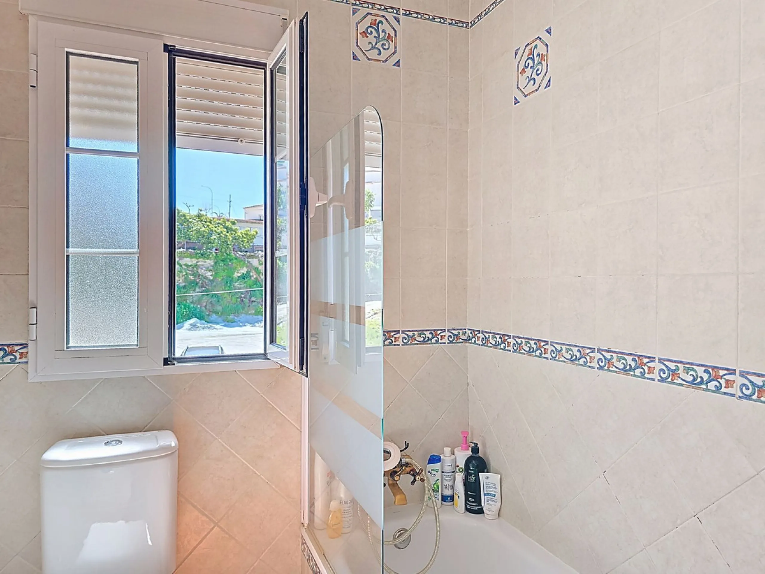 Beautifull Three-Story Villa with Spectacular Views in Canillas de Albaida