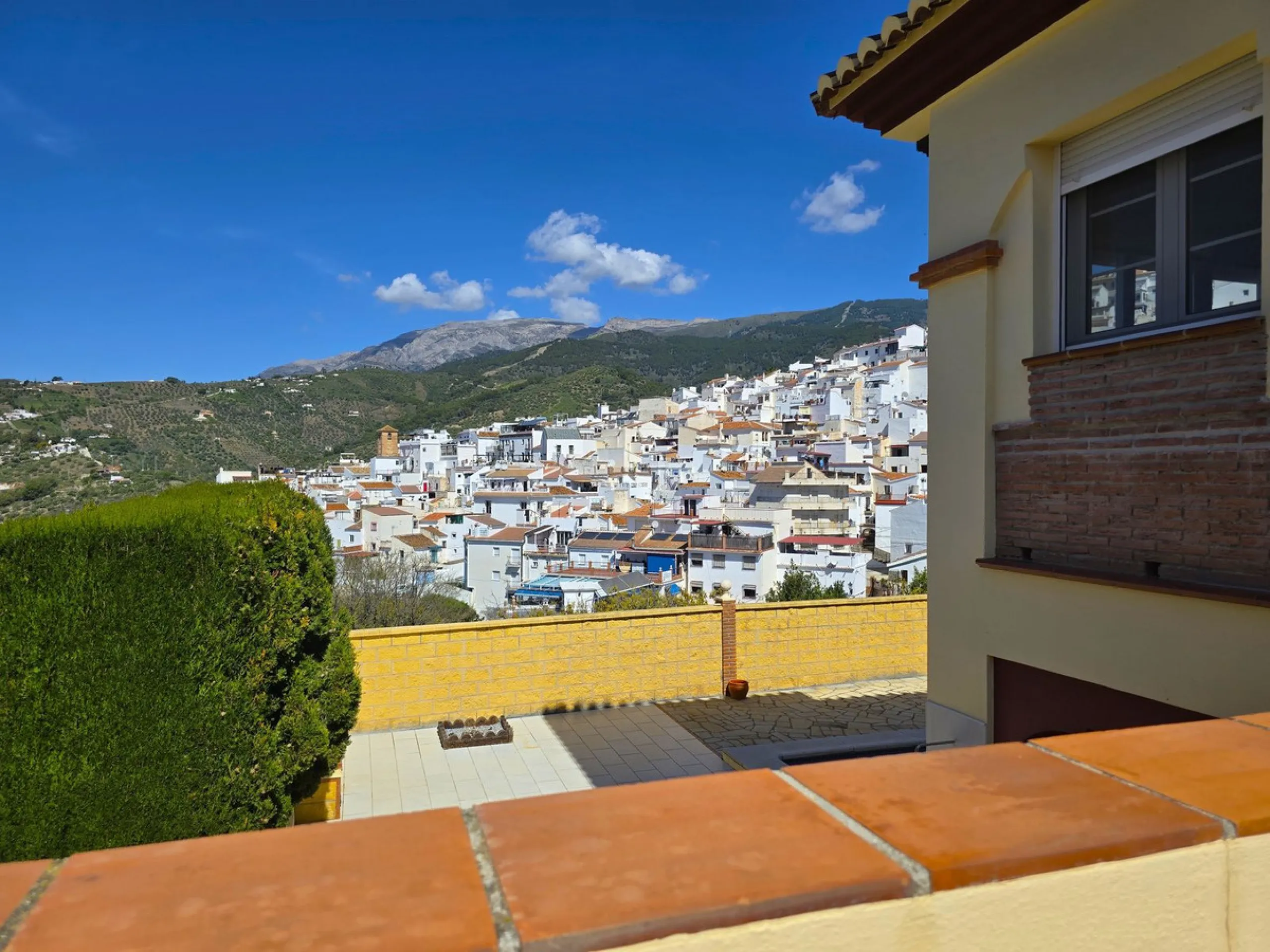 Beautifull Three-Story Villa with Spectacular Views in Canillas de Albaida