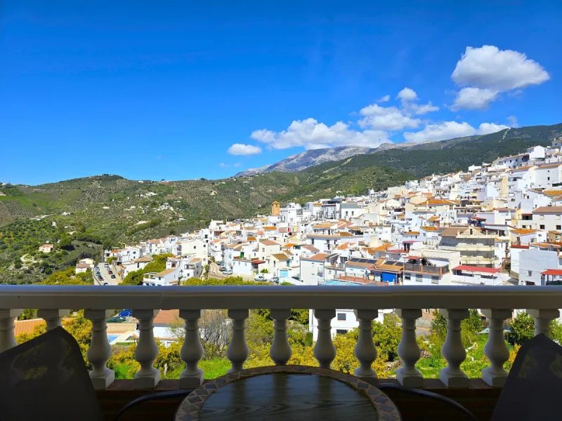 Beautifull Three-Story Villa with Spectacular Views in Canillas de Albaida