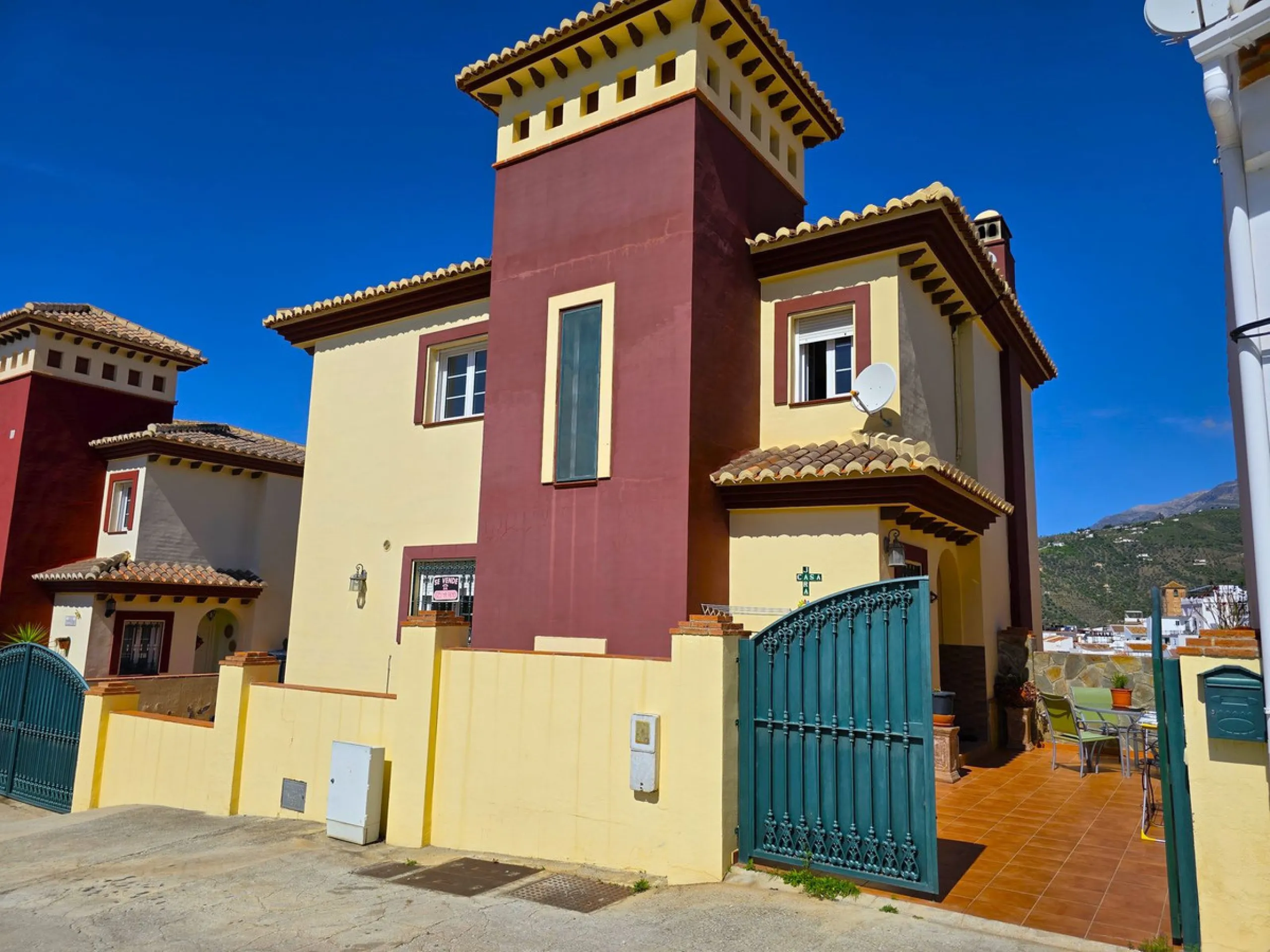 Beautifull Three-Story Villa with Spectacular Views in Canillas de Albaida
