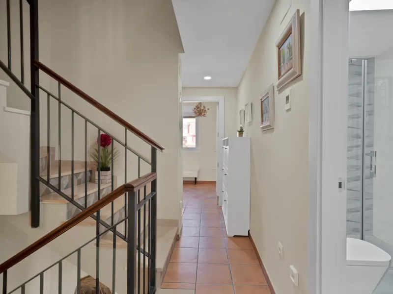 Located in the lower part of Torreblanca, one of the most highly valued areas of the Costa del Sol for its convenience and proximity to the sea, very close to the beach and without hills, this spectacular townhouse combines residential privacy with walkin