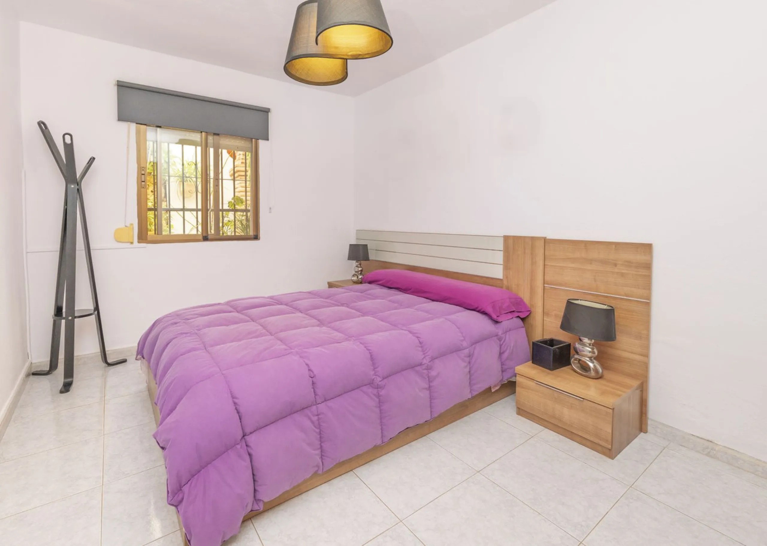 Opportunity at Ricmar, three bedroom One Storey Villa on an ample plot over 1300sqm. Come and assess the possibilities of this property located in a privileged East Marbella area, surrounded by nature and a mere 500m from one of the best beaches in Marbel