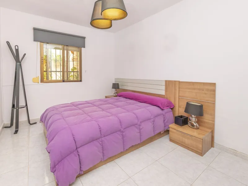 Opportunity at Ricmar, three bedroom One Storey Villa on an ample plot over 1300sqm. Come and assess the possibilities of this property located in a privileged East Marbella area, surrounded by nature and a mere 500m from one of the best beaches in Marbel