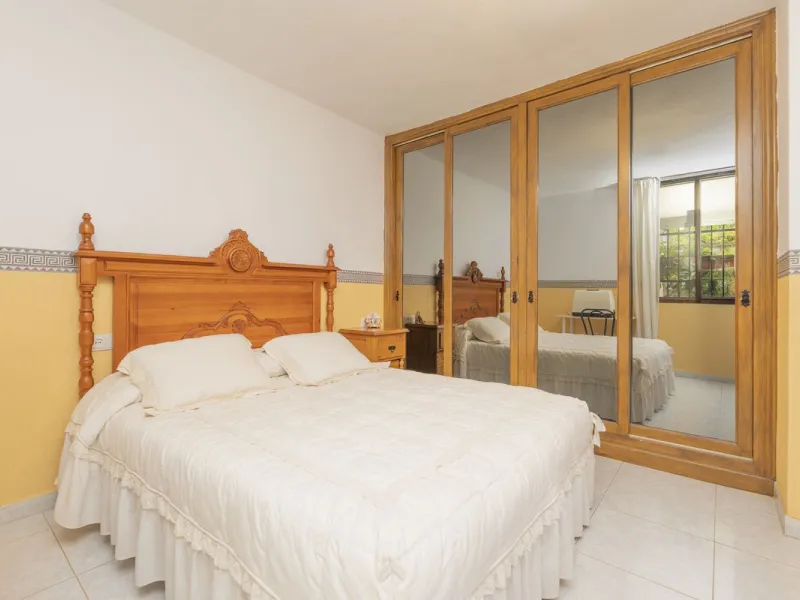Opportunity at Ricmar, three bedroom One Storey Villa on an ample plot over 1300sqm. Come and assess the possibilities of this property located in a privileged East Marbella area, surrounded by nature and a mere 500m from one of the best beaches in Marbel