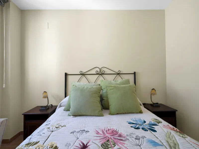 Located in the lower part of Torreblanca, one of the most highly valued areas of the Costa del Sol for its convenience and proximity to the sea, very close to the beach and without hills, this spectacular townhouse combines residential privacy with walkin