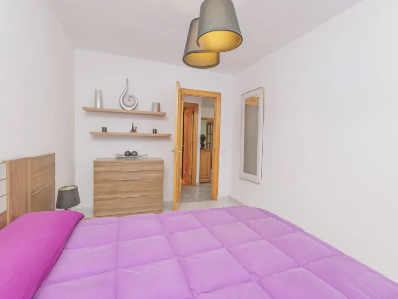 Opportunity at Ricmar, three bedroom One Storey Villa on an ample plot over 1300sqm. Come and assess the possibilities of this property located in a privileged East Marbella area, surrounded by nature and a mere 500m from one of the best beaches in Marbel