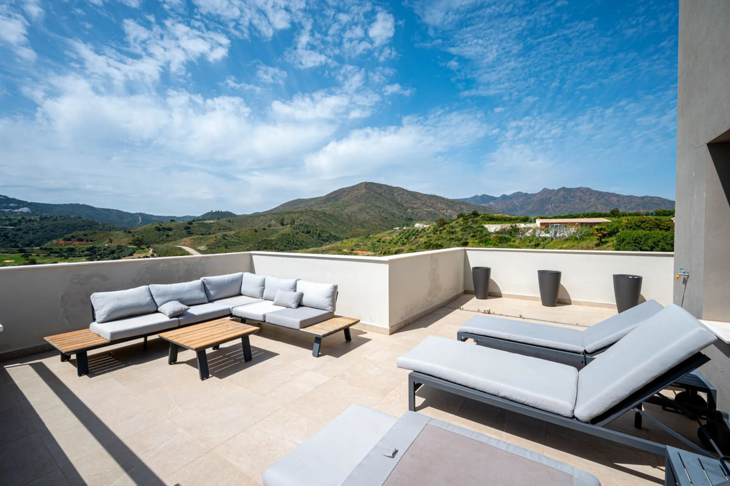 Apartment - Penthouse в продаже в Mijas, Málaga. В доме 3 спален и 2 ванных комнат. Площадь дома 104 м²