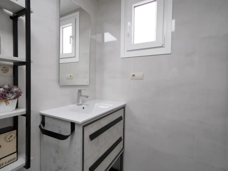 Located in the lower part of Torreblanca, one of the most highly valued areas of the Costa del Sol for its convenience and proximity to the sea, very close to the beach and without hills, this spectacular townhouse combines residential privacy with walkin