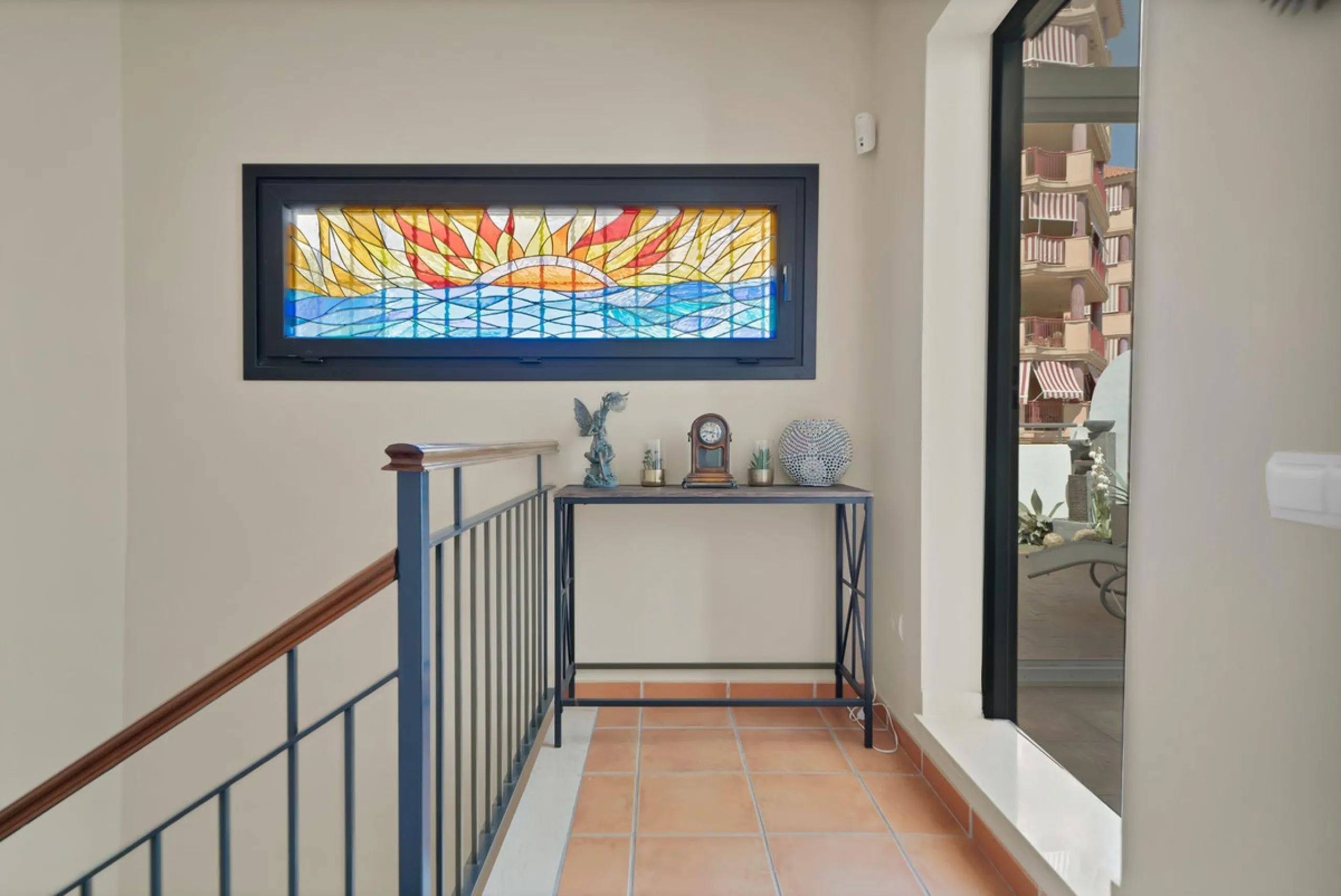Located in the lower part of Torreblanca, one of the most highly valued areas of the Costa del Sol for its convenience and proximity to the sea, very close to the beach and without hills, this spectacular townhouse combines residential privacy with walkin