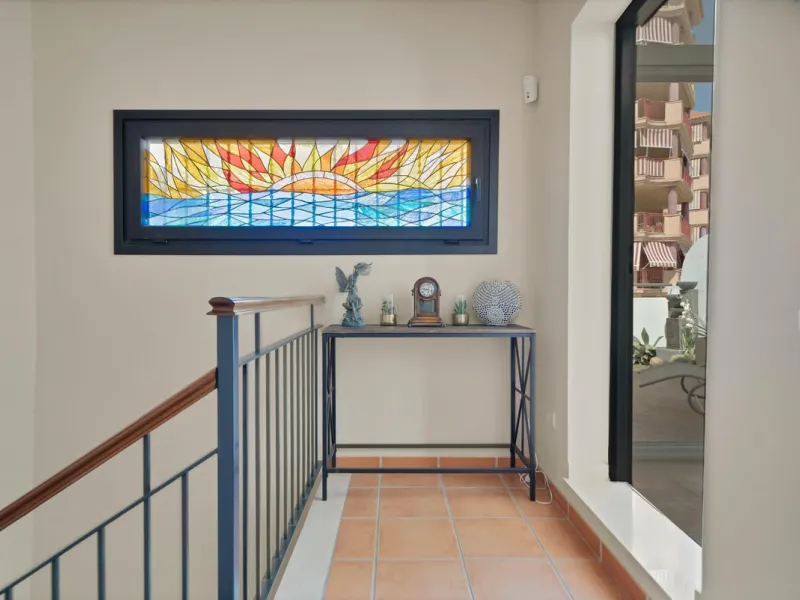 Located in the lower part of Torreblanca, one of the most highly valued areas of the Costa del Sol for its convenience and proximity to the sea, very close to the beach and without hills, this spectacular townhouse combines residential privacy with walkin