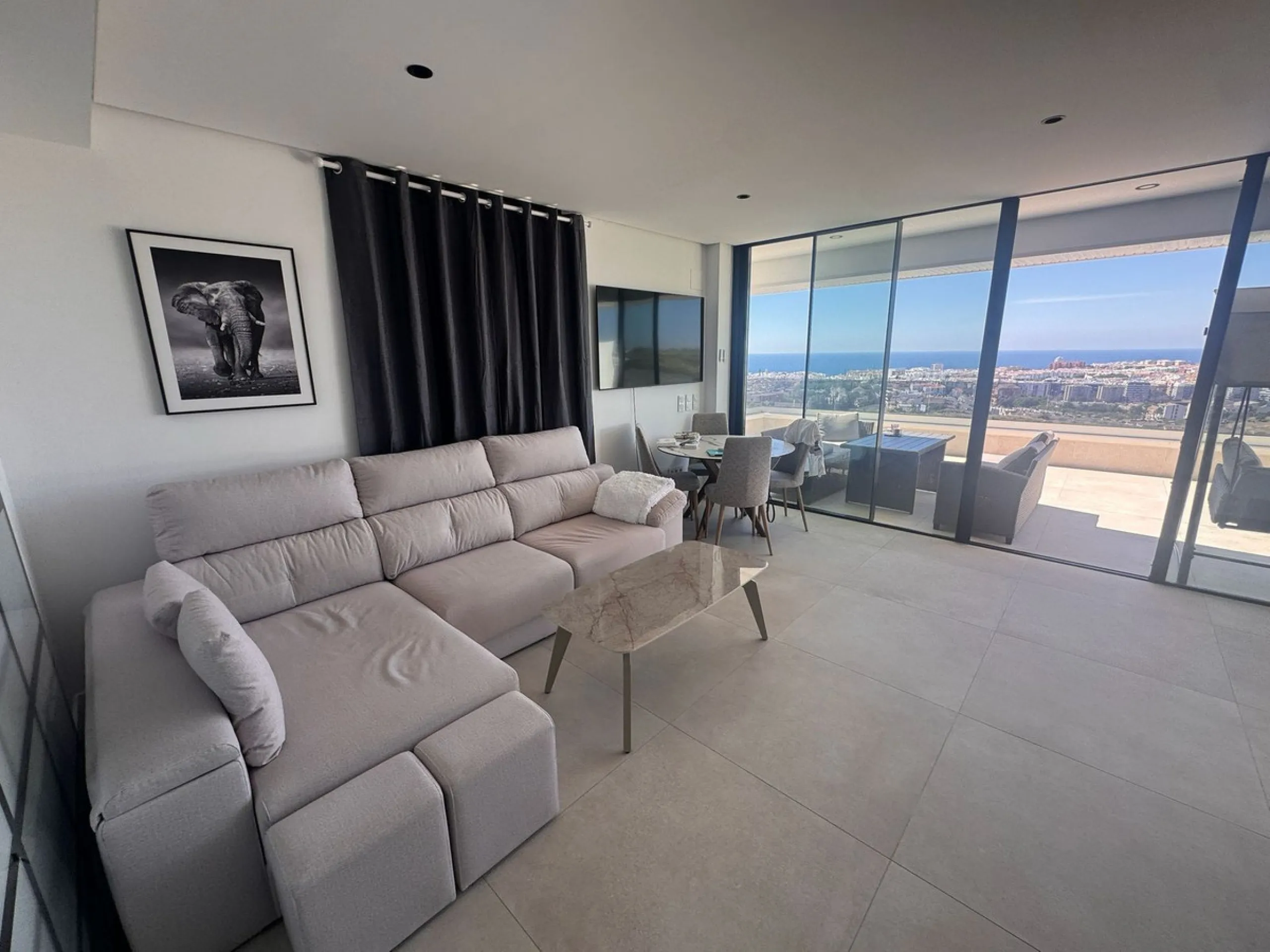 Fantastic brand new duplex penthouse property in a prestigious urbanisation in Estepona.