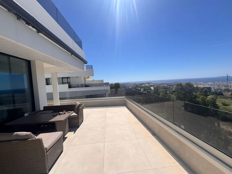 Fantastic brand new duplex penthouse property in a prestigious urbanisation in Estepona.