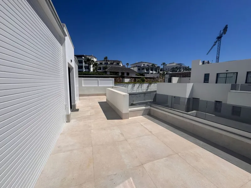 Fantastic brand new duplex penthouse property in a prestigious urbanisation in Estepona.