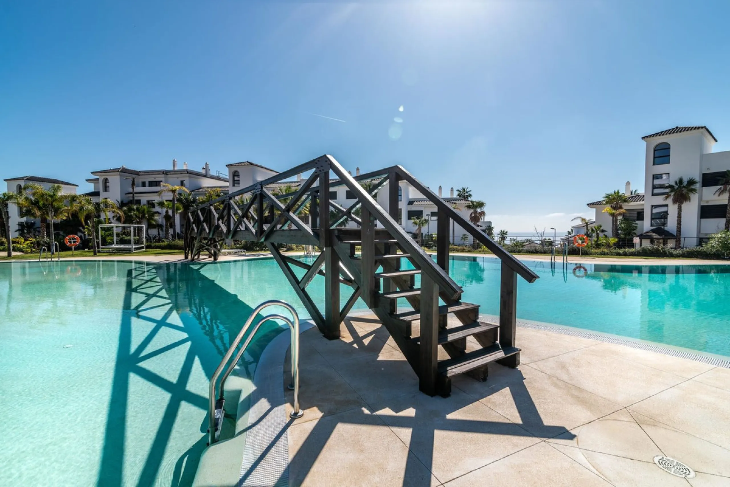 Fantastic brand new duplex penthouse property in a prestigious urbanisation in Estepona.
