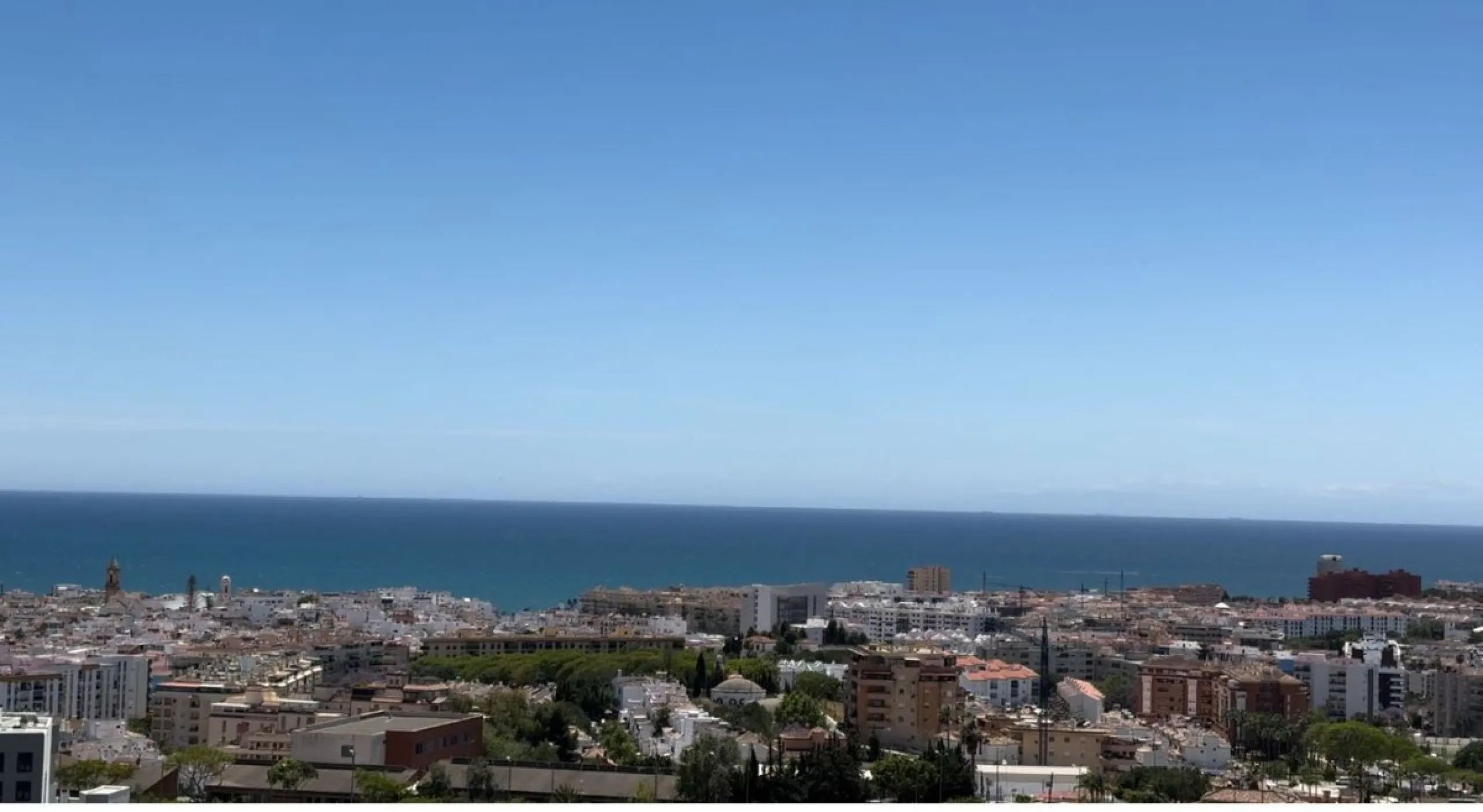 Fantastic brand new duplex penthouse property in a prestigious urbanisation in Estepona.