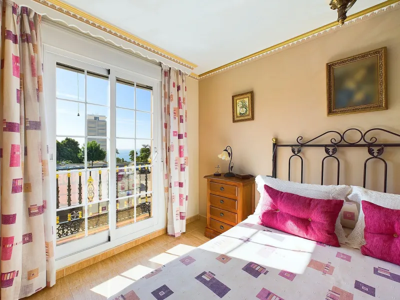 SECOND LINE BEACH  2 BED/2 BATH TOWNHOUSE – ESTEPONA PROMENADE!