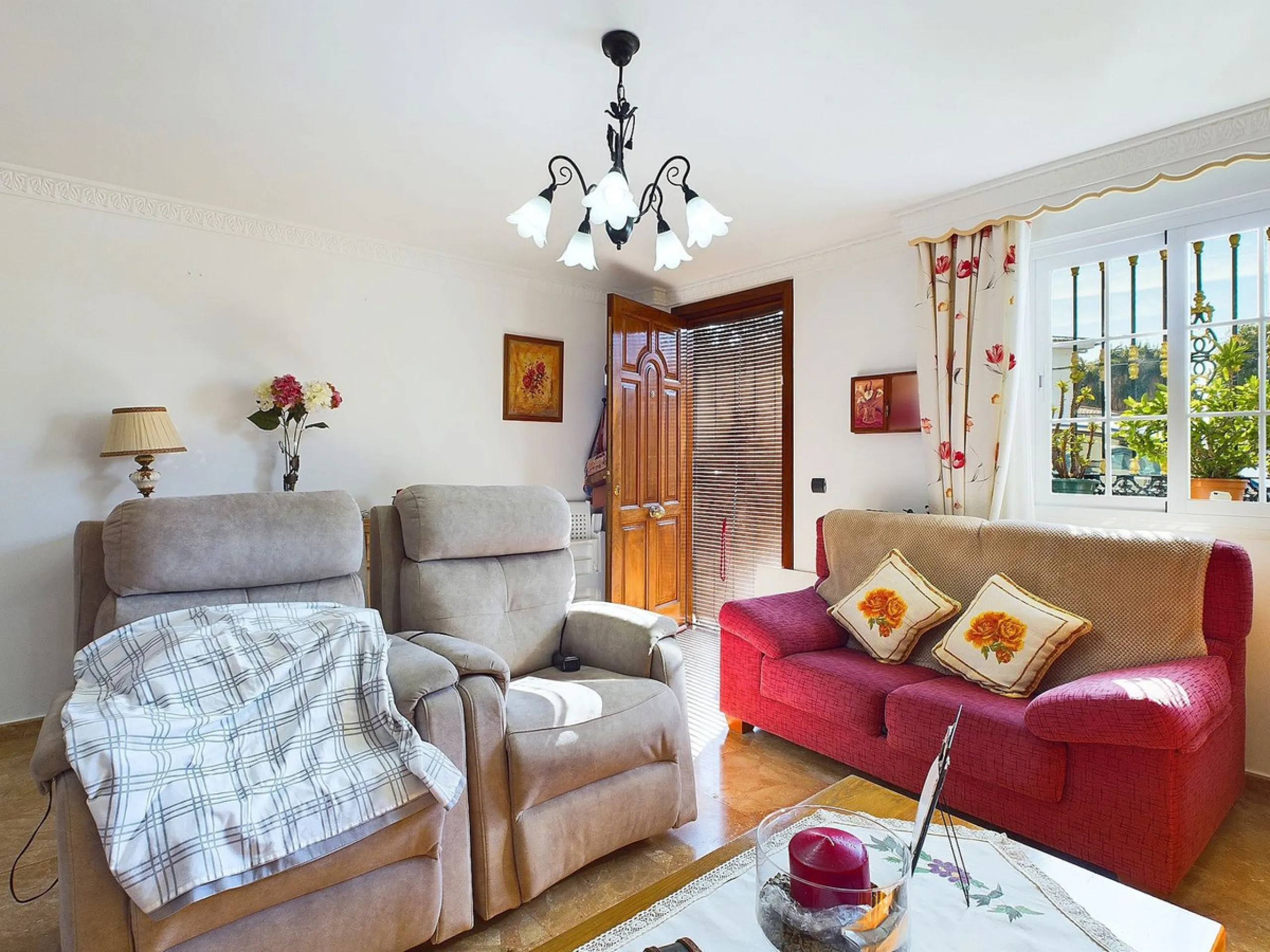 SECOND LINE BEACH  2 BED/2 BATH TOWNHOUSE – ESTEPONA PROMENADE!