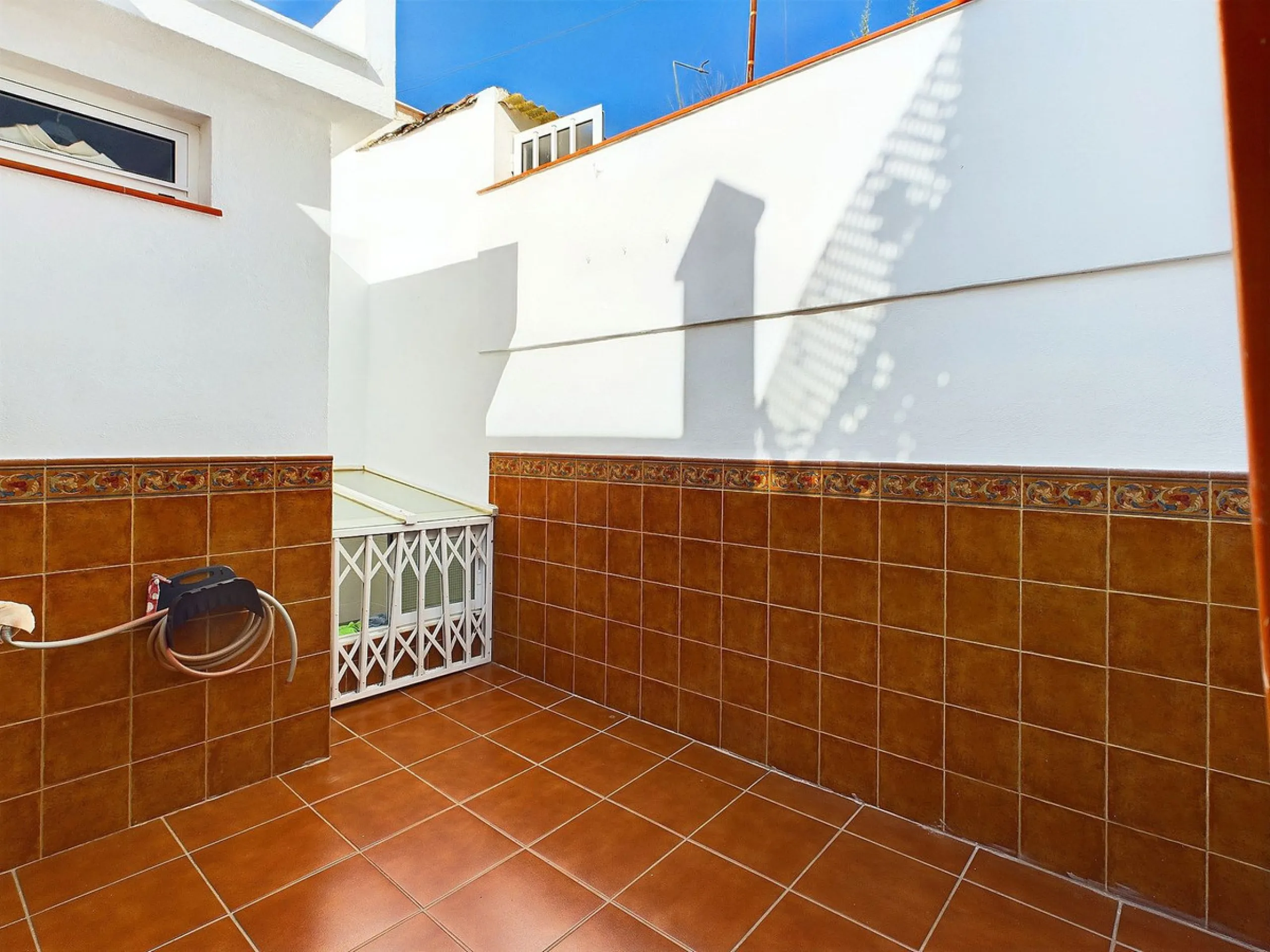 SECOND LINE BEACH  2 BED/2 BATH TOWNHOUSE – ESTEPONA PROMENADE!