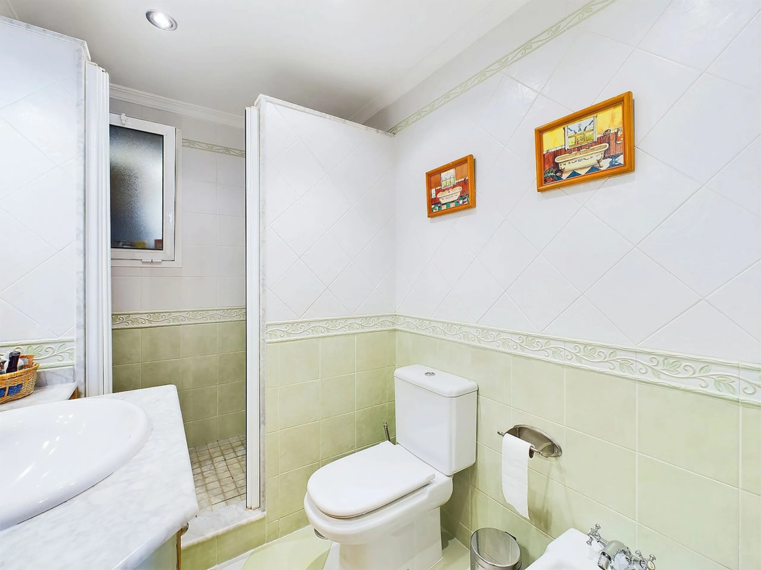 SECOND LINE BEACH  2 BED/2 BATH TOWNHOUSE – ESTEPONA PROMENADE!
