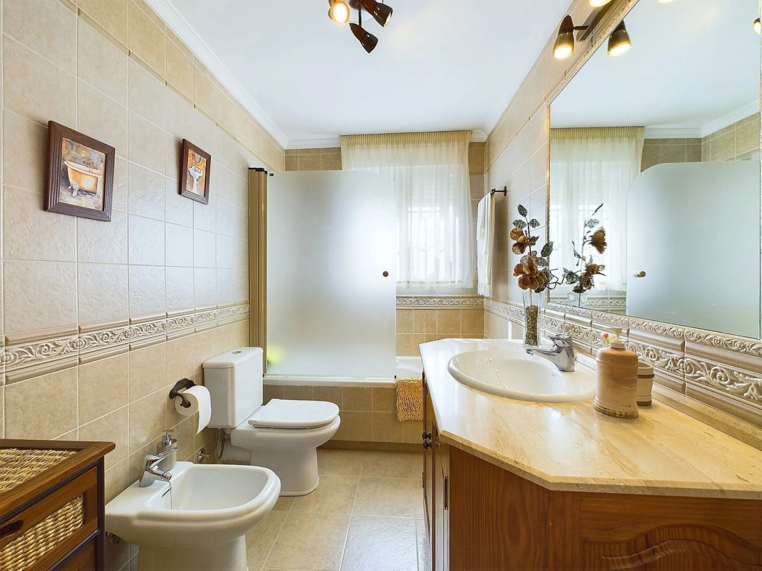 SECOND LINE BEACH  2 BED/2 BATH TOWNHOUSE – ESTEPONA PROMENADE!