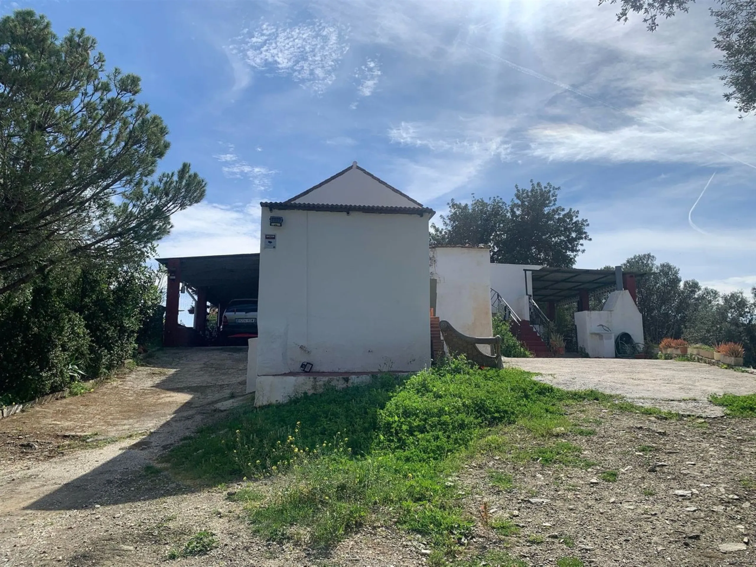 House - Finca - Cortijo в продаже в Mijas, Málaga. В доме 3 спален и 2 ванных комнат. Площадь дома 208 м². Площадь участка 19200 м²