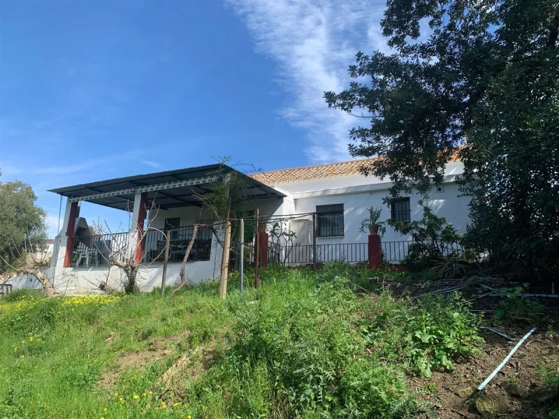 House - Finca - Cortijo в продаже в Mijas, Málaga. В доме 3 спален и 2 ванных комнат. Площадь дома 208 м². Площадь участка 19200 м²
