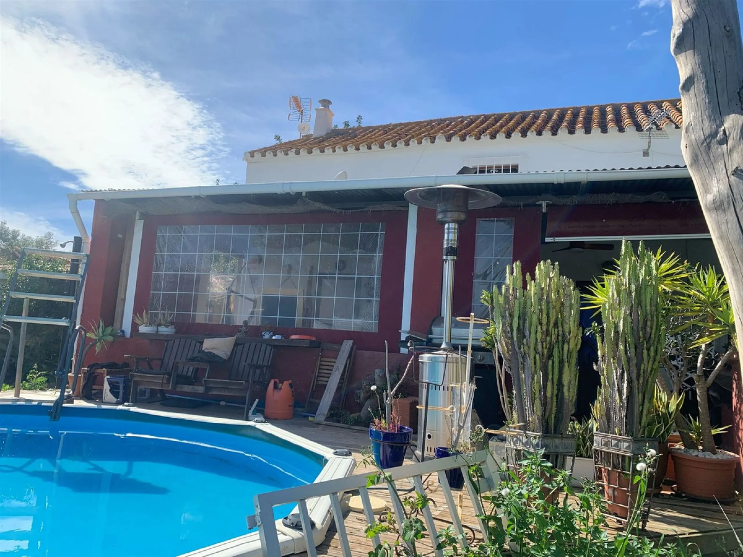House - Finca - Cortijo в продаже в Mijas, Málaga. В доме 3 спален и 2 ванных комнат. Площадь дома 208 м². Площадь участка 19200 м²