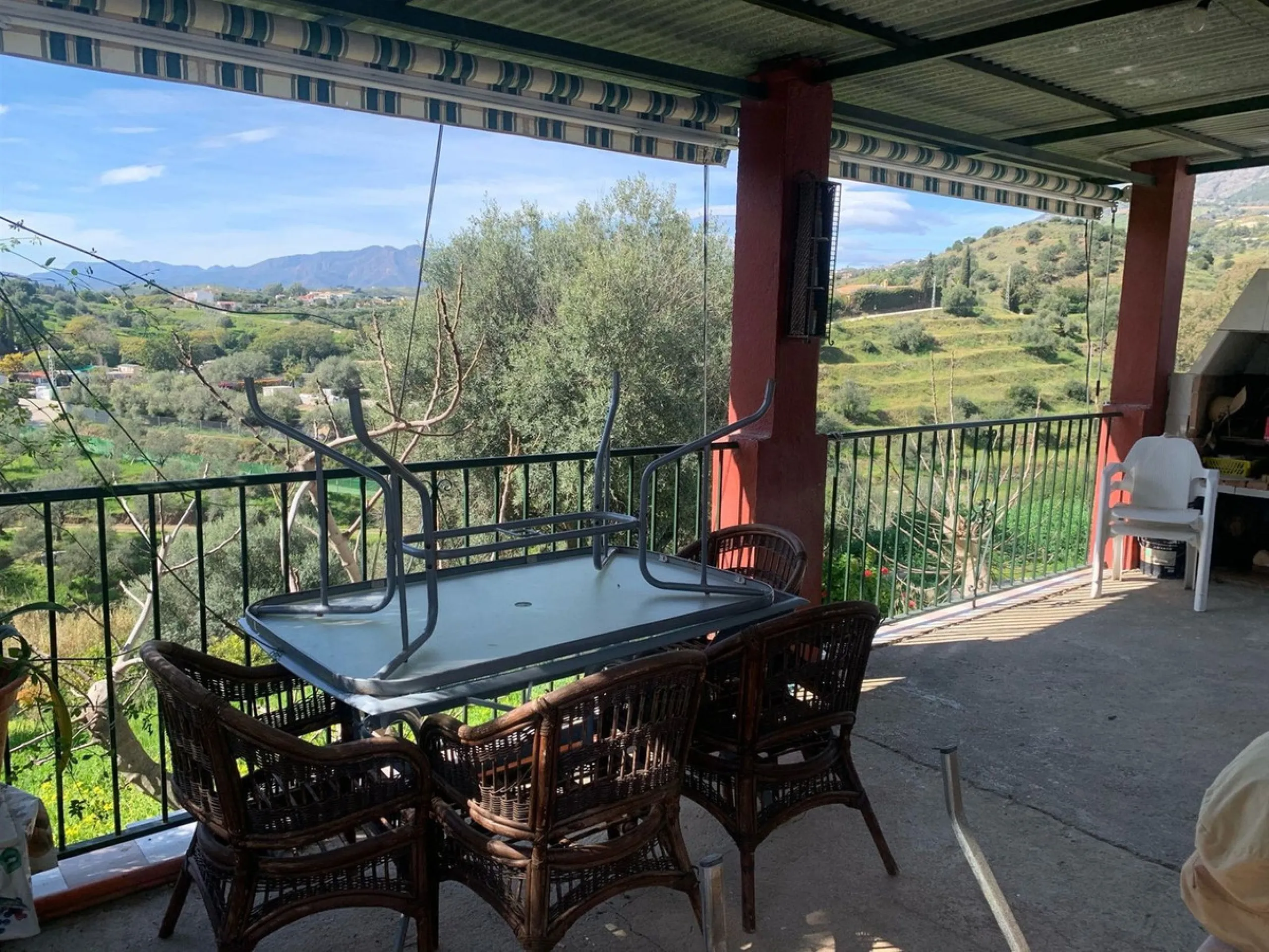 House - Finca - Cortijo в продаже в Mijas, Málaga. В доме 3 спален и 2 ванных комнат. Площадь дома 208 м². Площадь участка 19200 м²