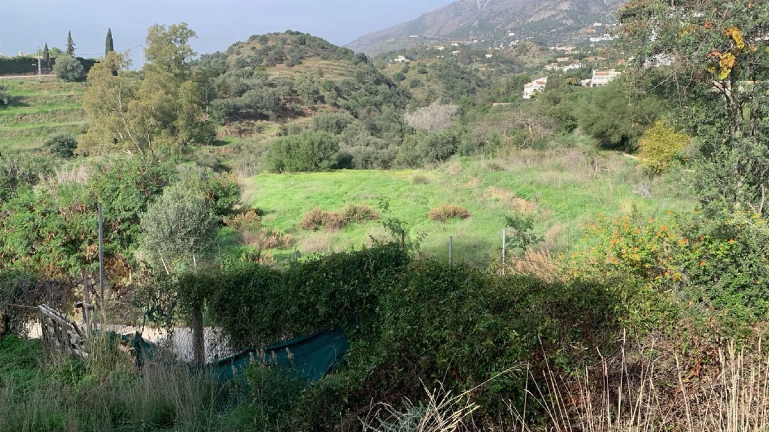 House - Finca - Cortijo в продаже в Mijas, Málaga. В доме 3 спален и 2 ванных комнат. Площадь дома 208 м². Площадь участка 19200 м²