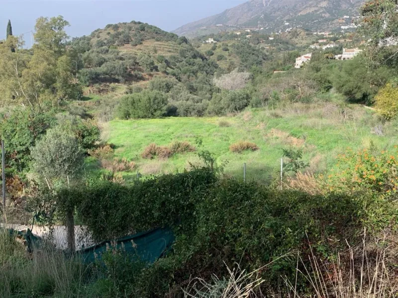 House - Finca - Cortijo в продаже в Mijas, Málaga. В доме 3 спален и 2 ванных комнат. Площадь дома 208 м². Площадь участка 19200 м²
