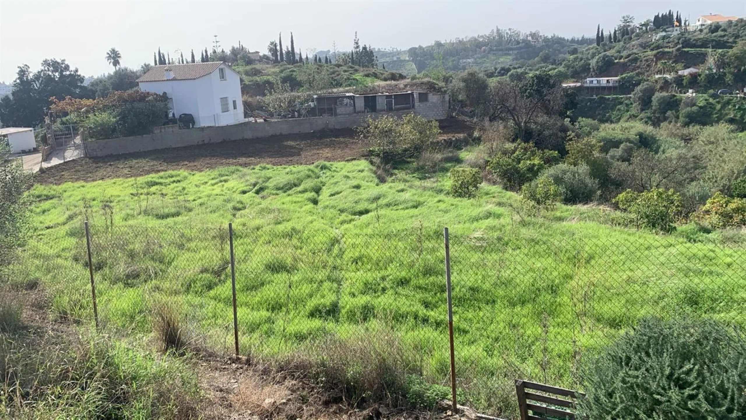 House - Finca - Cortijo в продаже в Mijas, Málaga. В доме 3 спален и 2 ванных комнат. Площадь дома 208 м². Площадь участка 19200 м²