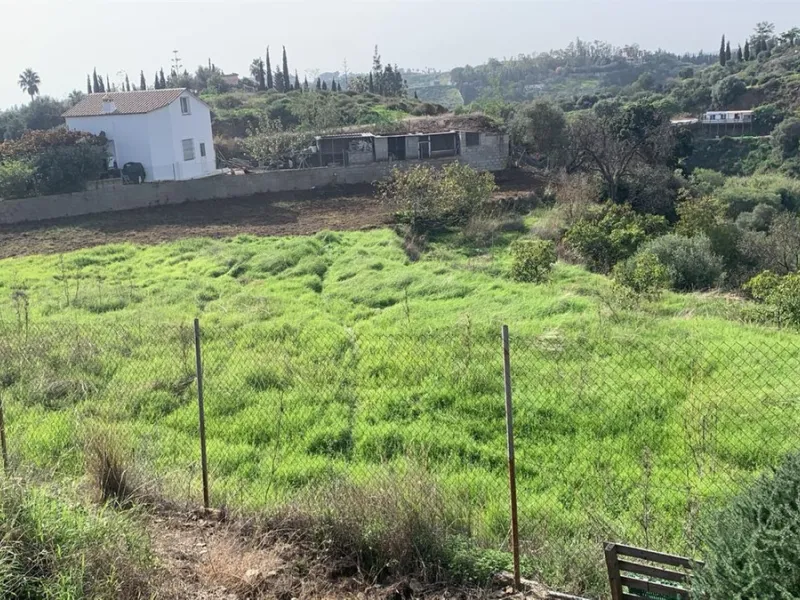 House - Finca - Cortijo в продаже в Mijas, Málaga. В доме 3 спален и 2 ванных комнат. Площадь дома 208 м². Площадь участка 19200 м²