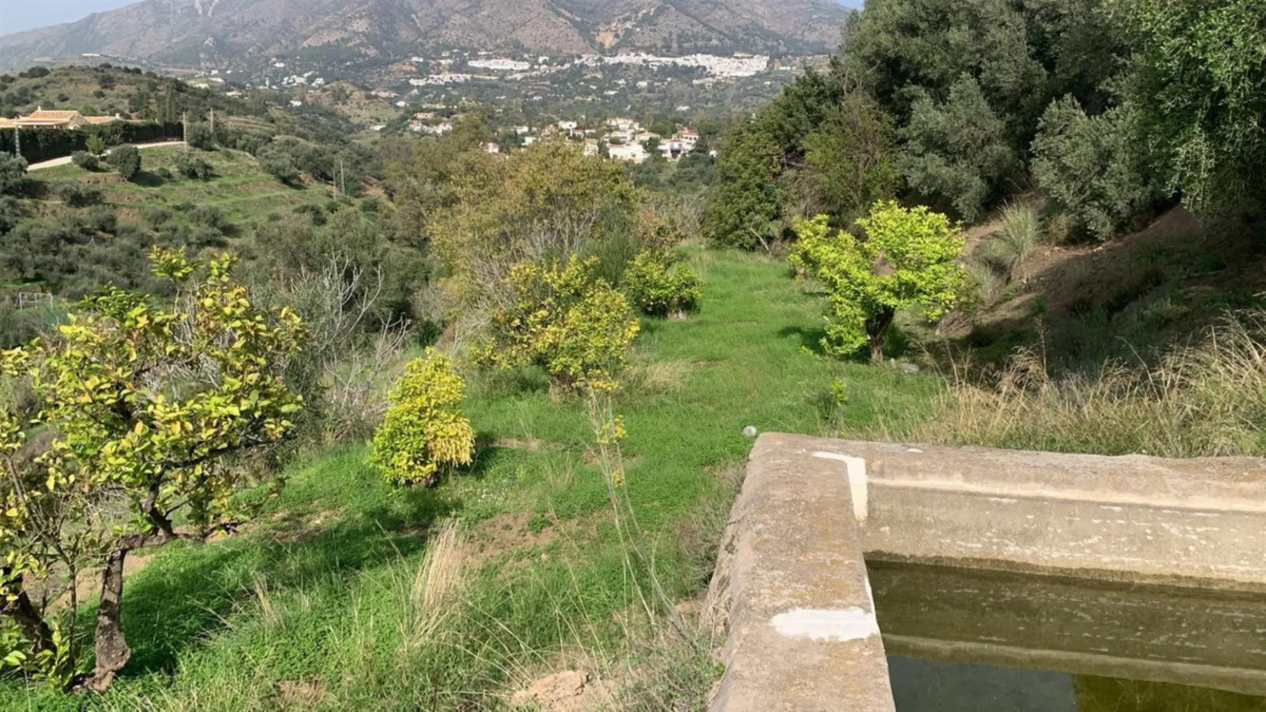 House - Finca - Cortijo в продаже в Mijas, Málaga. В доме 3 спален и 2 ванных комнат. Площадь дома 208 м². Площадь участка 19200 м²