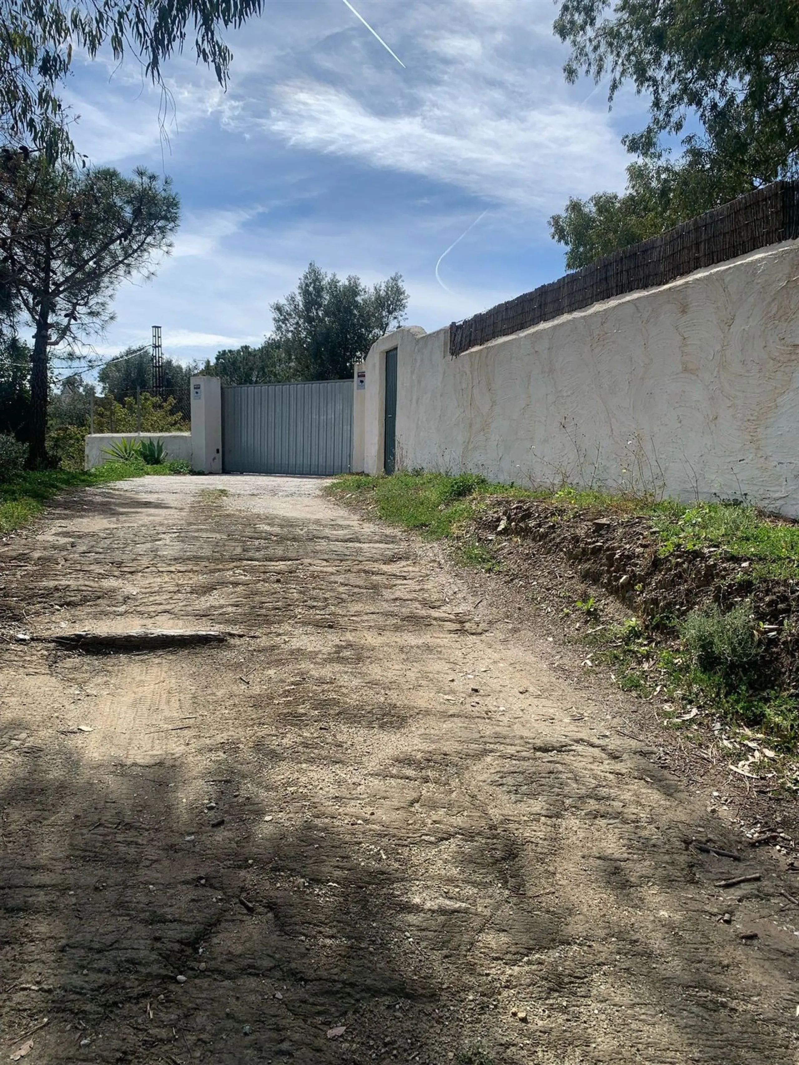 House - Finca - Cortijo в продаже в Mijas, Málaga. В доме 3 спален и 2 ванных комнат. Площадь дома 208 м². Площадь участка 19200 м²