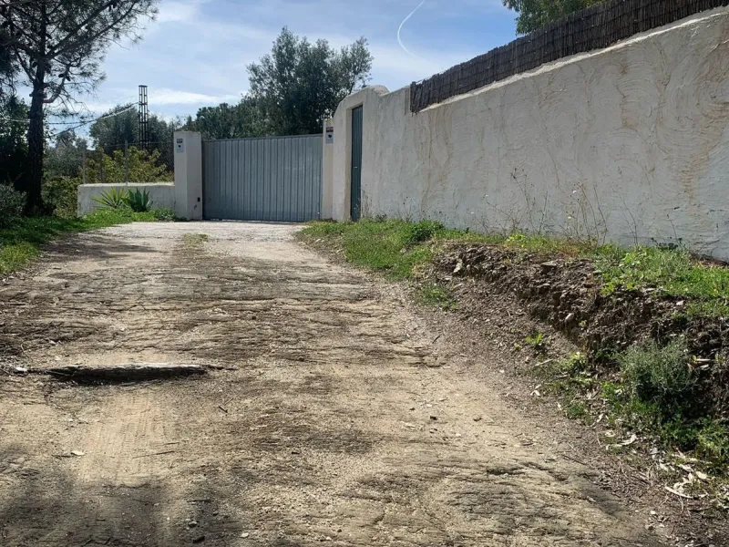 House - Finca - Cortijo в продаже в Mijas, Málaga. В доме 3 спален и 2 ванных комнат. Площадь дома 208 м². Площадь участка 19200 м²