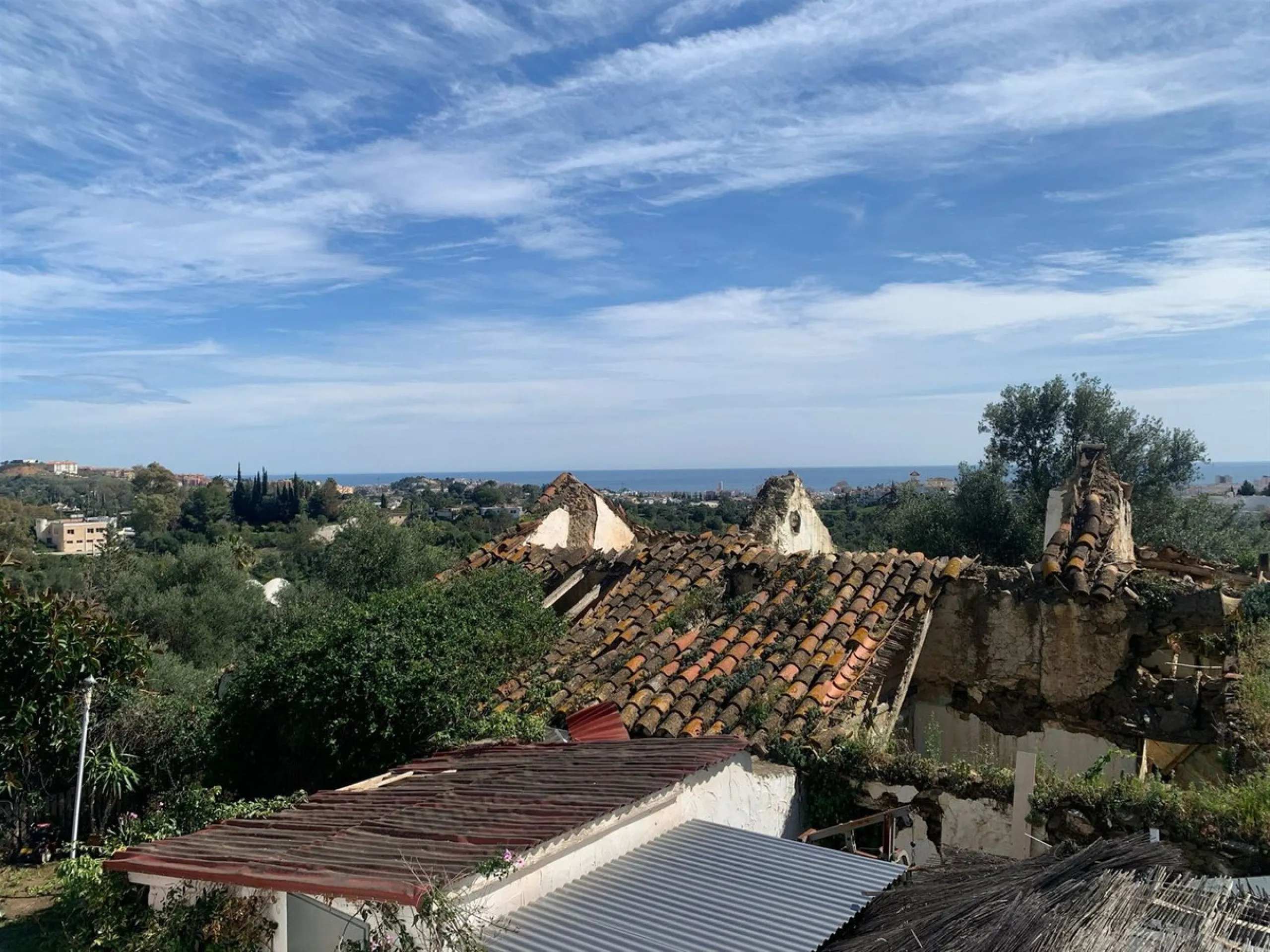 House - Finca - Cortijo в продаже в Mijas, Málaga. В доме 3 спален и 2 ванных комнат. Площадь дома 208 м². Площадь участка 19200 м²